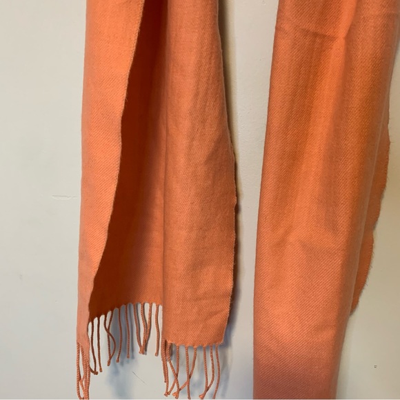 100% cashmere made in England light orange /peach stroll scarf with fringes - Picture 5 of 6